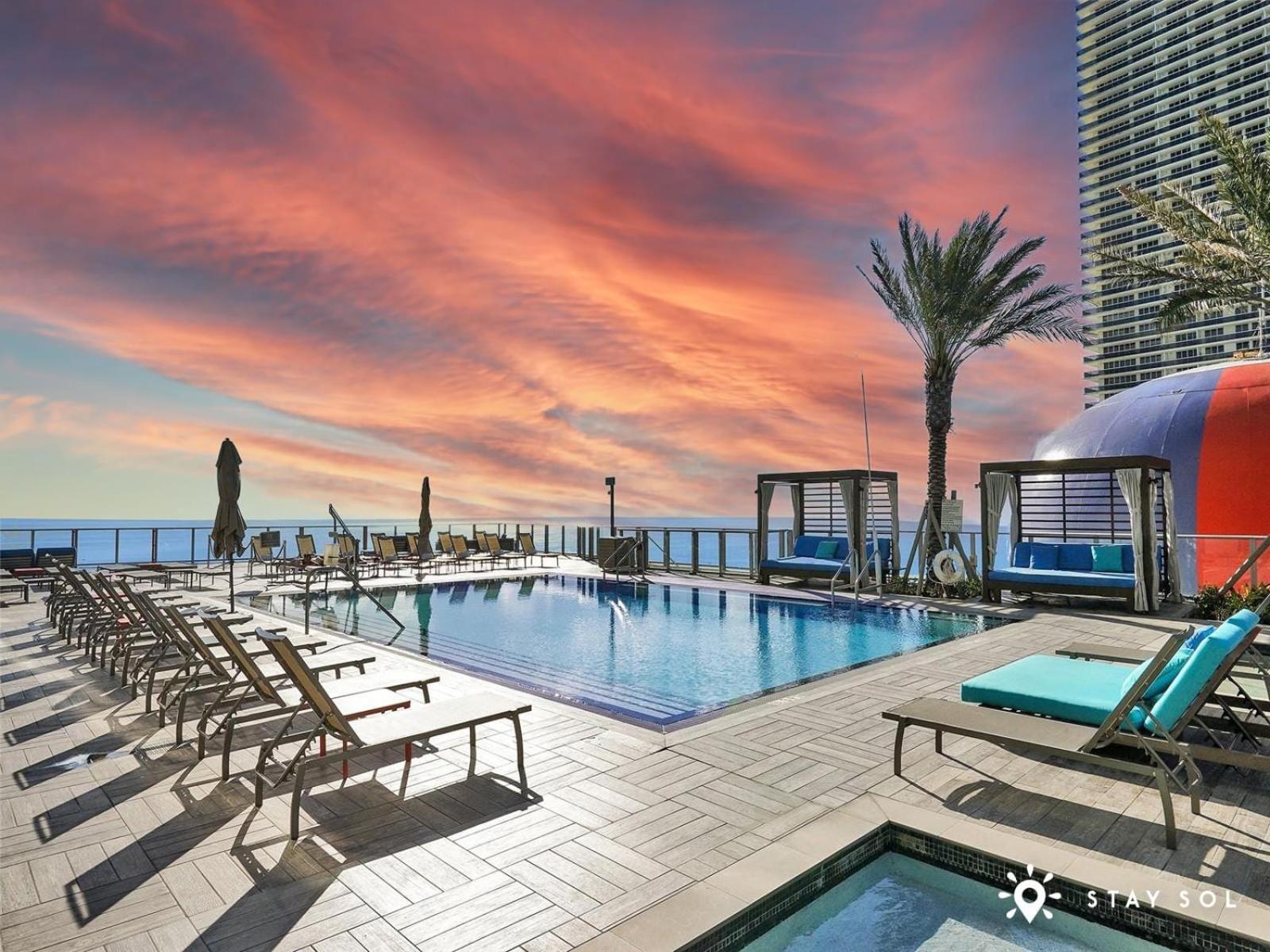 Beachfront - Amazing Pool - Oceanview Balcony