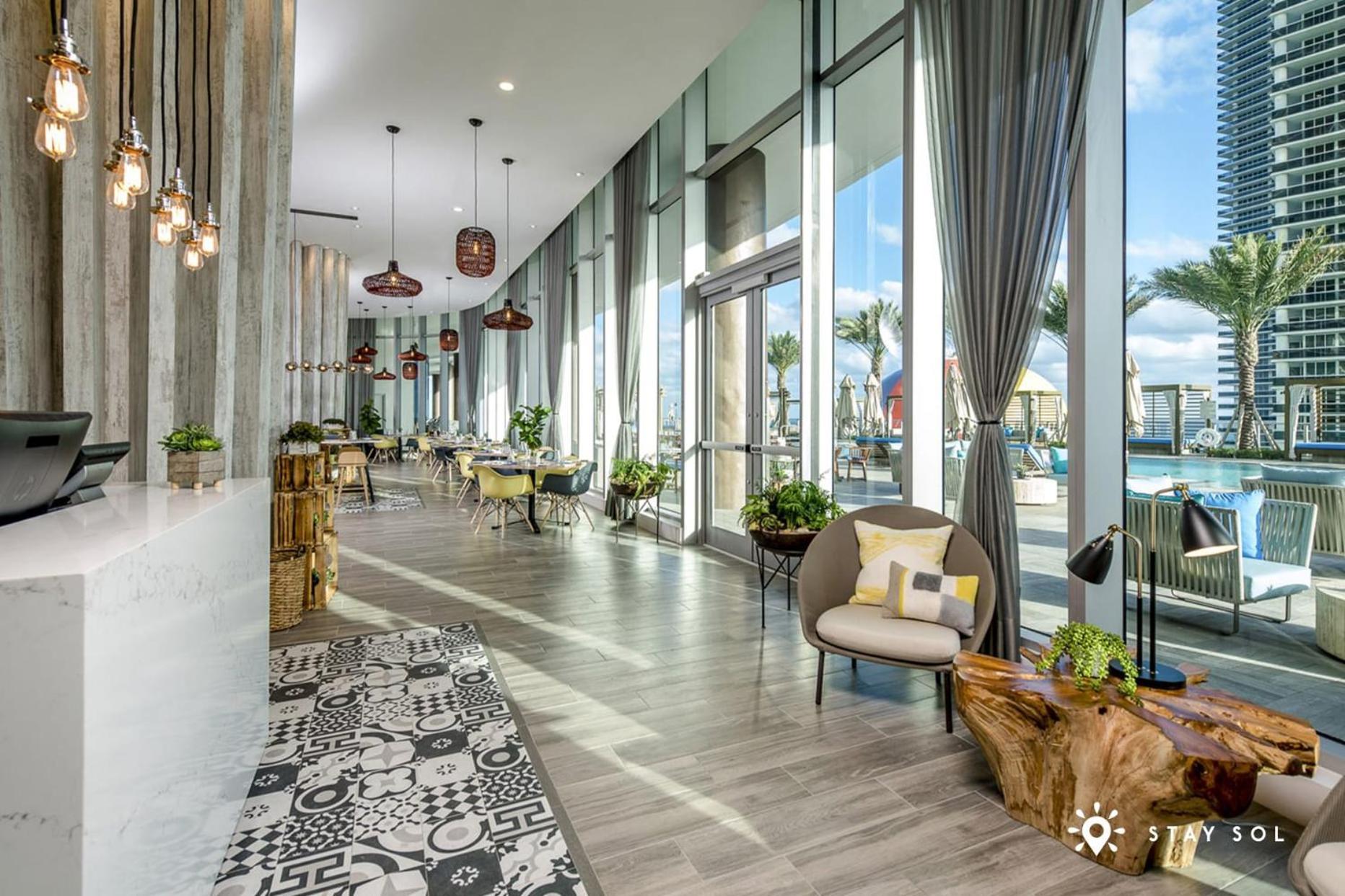 Beachfront - Amazing Pool - Oceanview Balcony Appartement
