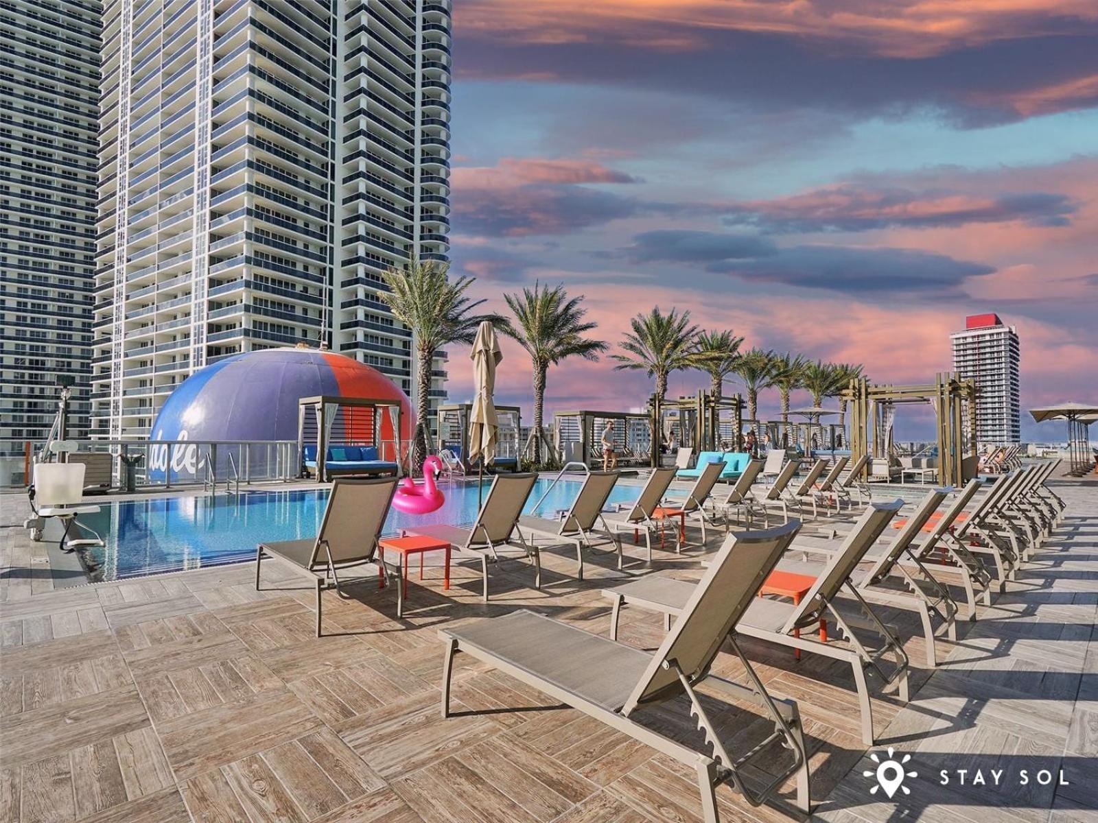 Beachfront - Amazing Pool - Oceanview Balcony Appartement
